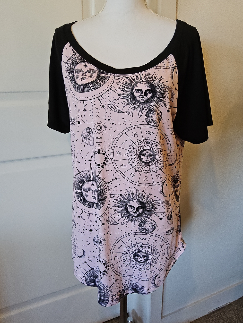 Splash Celestial Scoop Neck Tee in Light Pink and Black Tunic